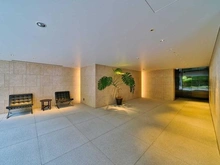 【東京都/港区麻布狸穴町】ブランズ麻布狸穴町 エントランス