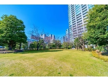 【東京都/港区浜松町】パークコート浜離宮ザタワー イタリア公園（現地より約210m）