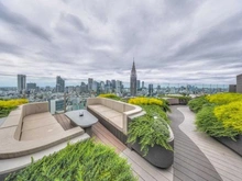 【東京都/渋谷区千駄ヶ谷】パークコート神宮北参道ザタワー 共用部：フィーリングデッキ（屋上共用施設）