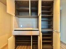 【東京都/中央区晴海】HARUMI FLAG PARK VILLAGE E棟 収納：ダイニングキッチン裏