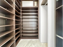 【東京都/港区三田】パークマンション三田綱町ザフォレスト 収納：シューズインクローゼット