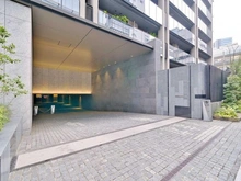 【東京都/渋谷区南平台町】ザ・パークハウス渋谷南平台 駐車場：入口