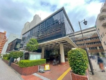 【東京都/港区三田】三田ハウス  港区立三田図書館（現地より約900m）