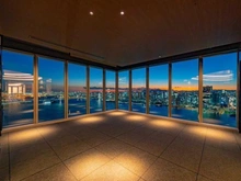 【東京都/中央区晴海】HARUMI FLAG SUN VILLAGE T棟 共用施設：スカイラウンジ（夜）