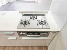 【東京都/新宿区白銀町】神楽坂トワイシアヒルサイドレジデンス キッチン：三口コンロ