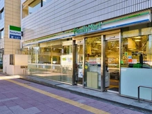 【東京都/港区赤坂】パークコート赤坂ザ・タワー ファミリーマート 青山通り赤坂七丁目店（現地より約260m）