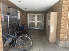 【東京都/渋谷区富ヶ谷】プレール代々木公園 駐輪場：（左側）