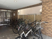 【東京都/渋谷区富ヶ谷】プレール代々木公園 駐輪場：（右側）