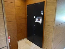 【東京都/調布市富士見町】アトラス調布 杜の棟 宅配BOX
