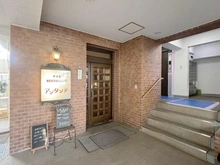 【東京都/杉並区上高井戸】レック八幡山マンション 外観：マンション1階部分