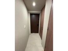 【東京都/世田谷区給田】アトラスシティ千歳烏山グランスイート 杜ノ棟 玄関