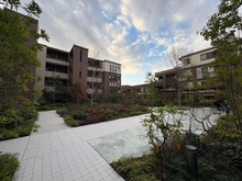 【東京都/世田谷区給田】アトラスシティ千歳烏山グランスイート 杜ノ棟 敷地内施設：中庭