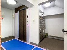 【東京都/杉並区上高井戸】レック八幡山マンション 共用部：エレベーター・郵便ポスト