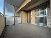 【東京都/世田谷区粕谷】ジェイシティ千歳烏山 ポーチ