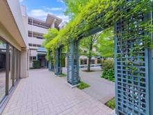 【東京都/世田谷区上祖師谷】パークホームズ千歳烏山ガーデンズコートEAST棟 敷地内