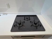 【東京都/調布市西つつじケ丘】ガーデンホームつつじヶ丘II キッチン：三口コンロ