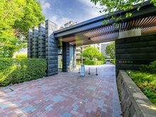 【東京都/世田谷区桜上水】桜上水ガーデンズ E棟 外観：メインエントランス