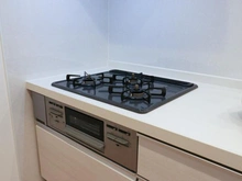 【東京都/調布市多摩川】メイツ調布多摩川 キッチン：三口コンロ