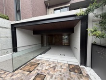 【東京都/世田谷区給田】アトラスシティ千歳烏山グランスイート 杜ノ棟 アプローチ