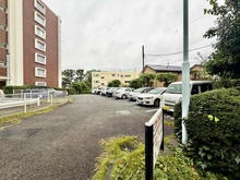 【東京都/世田谷区給田】給田南住宅 2号棟 駐車場