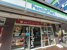 【東京都/世田谷区桜丘】グランスイート世田谷桜丘 ファミリーマート砧城山通り店（現地より約340m）：
