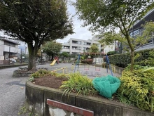 【東京都/世田谷区代田】マストレジデンス世田谷代田 世田谷区立代田広場（現地より約150m）