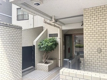 【東京都/世田谷区松原】ルミネ明大前 マンション表札：マンション入口部分
