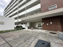 【東京都/世田谷区給田】給田南住宅2号棟 アプローチ