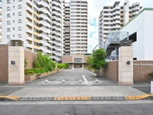 【東京都/足立区栗原】ライオンズタワー竹の塚ガーデン アプローチ