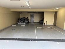 【東京都/中央区日本橋箱崎町】クレストフォルム日本橋リバーフロントタワー 駐車場：駐車場・駐輪場