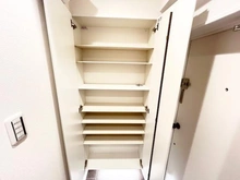 【東京都/中央区日本橋蛎殻町】シャンボール日本橋 玄関収納