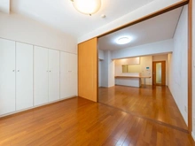 【東京都/中央区日本橋人形町】アスコットパーク人形町カーサビアンカ 洋室：洋室よりリビングダイニングを望む