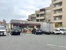 【東京都/狛江市東和泉】狛江グリーンプラザ704 セブンイレブン 狛江南店（現地より約110m）：徒歩2分