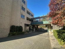 【東京都/世田谷区祖師谷】プラウド成城 敷地内