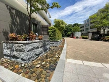 【東京都/世田谷区成城】パークシティ成城 B棟 敷地内