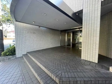 【東京都/狛江市東和泉】パーク・ハイム狛江 エントランス