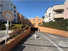 【東京都/世田谷区成城】アピカ成城-V 駐車場