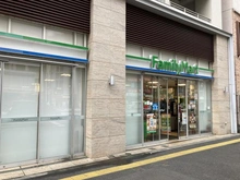 【東京都/目黒区青葉台】ライオンズマンション中目黒 ファミリーマート小浦目黒青葉台店（現地より約160m）：