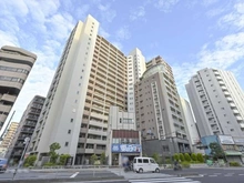 【東京都/台東区竜泉】東京ビューマークス 外観：中央右手前と奥の建物