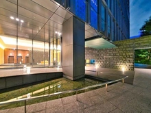 【東京都/千代田区神田淡路町】ワテラスタワーレジデンス エントランス：夜