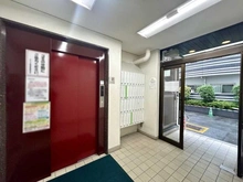 【東京都/台東区西浅草】マンション西浅草 エントランス：エレベーター