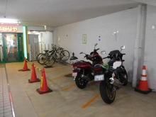 【東京都/千代田区神田駿河台】アルベルゴ御茶ノ水 駐輪場