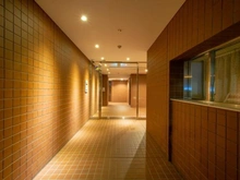 【東京都/文京区本郷】A-standard本郷三丁目 エントランス：夜間撮影