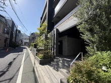 【東京都/文京区千駄木】オープンレジデンシア千駄木フロントコート アプローチ