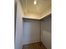 【東京都/足立区加平】クレアホームズ北綾瀬 ウォークインクローゼット：洋室（約6.0帖）内