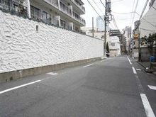【東京都/港区西麻布】秀和麻布笄町レジデンス 前面道路