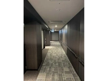 【東京都/新宿区西新宿】シティタワー新宿 共用部：内廊下設計となっており、雨風が入りません。