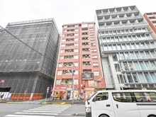 【東京都/新宿区大久保】GSハイム新大久保 外観：左から二つ目の赤茶色のマンション
