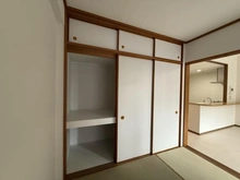 【埼玉県/戸田市喜沢】ネオステージ西川口 和室：天袋付の押入となります。