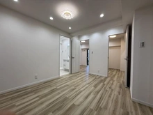 【埼玉県/川口市川口】川口第二永谷マンション リビング：洋室2部屋への行き来が可能です。